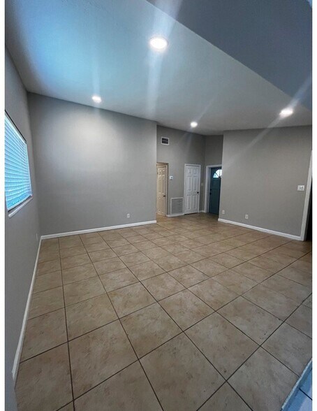Building Photo - 2880 Greenbriar St