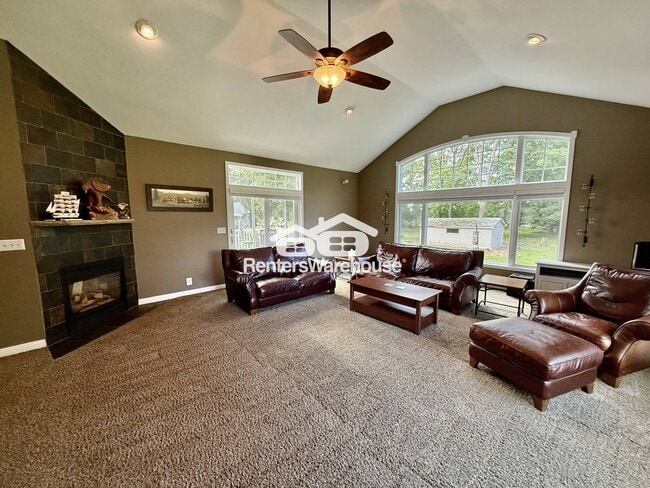 Building Photo - 840 Park Ave