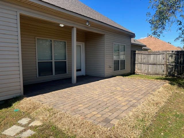 Building Photo - 17060 Jamestowne Dr