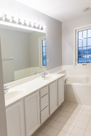 Building Photo - 228 W Fairview Way