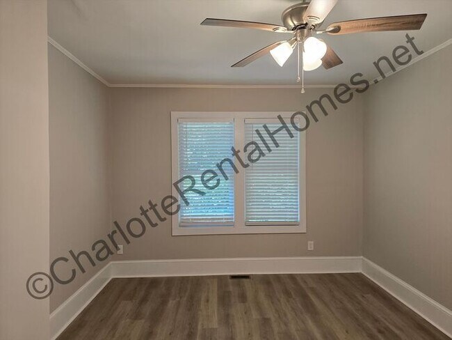 Building Photo - Stunning Renovated Home near Union Square!