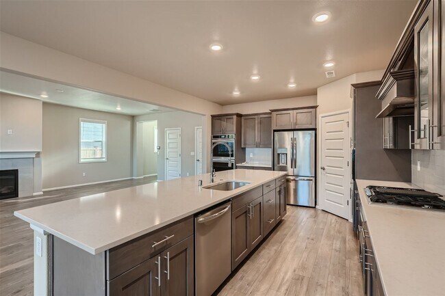 Building Photo - Stunning design and spacious floor plan nestled in the amazing Tahoma Ridge neighborhood.