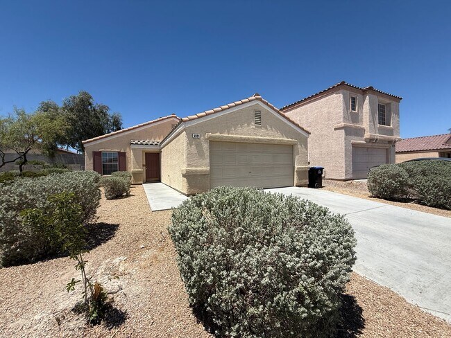 Primary Photo - NEW Paint + NEW Carpet + NEW blinds + NEW ...
