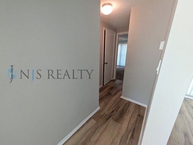Building Photo - 1203 Maybury Dr