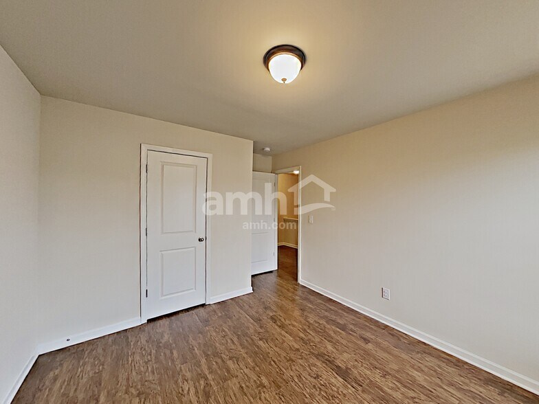 Building Photo - 3506 Mica Cir SE
