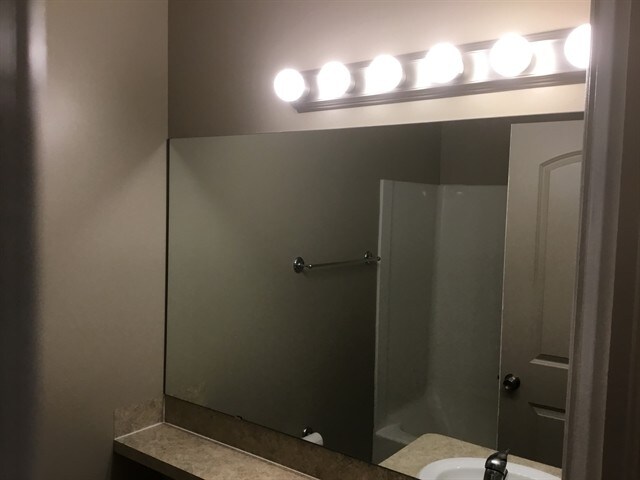 Building Photo - 934 E 490 N