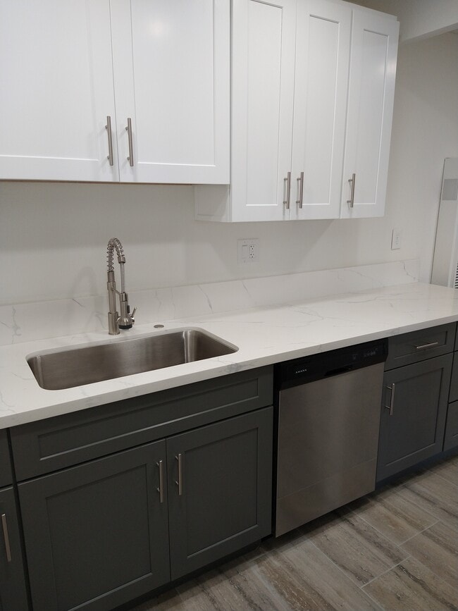 Building Photo - 7222 Melrose St