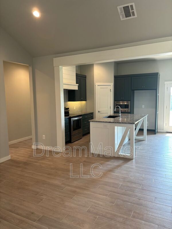 Building Photo - 5225 Red Maple Ave