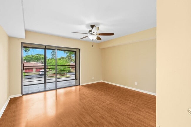 Building Photo - 5040 Rose Hill Dr