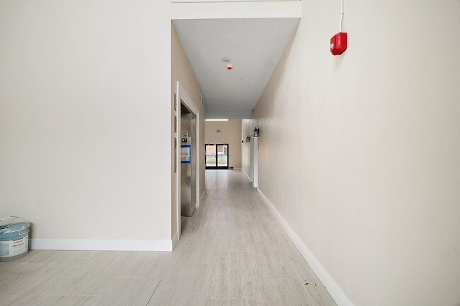 Building Photo - Luxury 2 Bed 2 Bath, Downtown Eustis Full ...