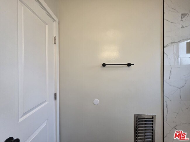 Building Photo - 1411 Innes Pl