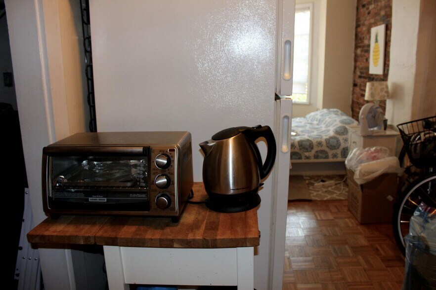 Building Photo - 40 Anderson St