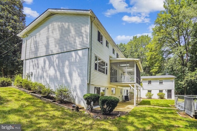 Building Photo - 8501 Canterbury Dr