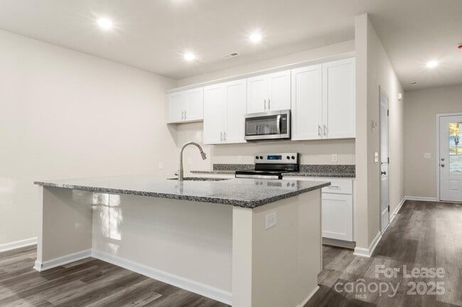 Building Photo - 990 Shearer Rd