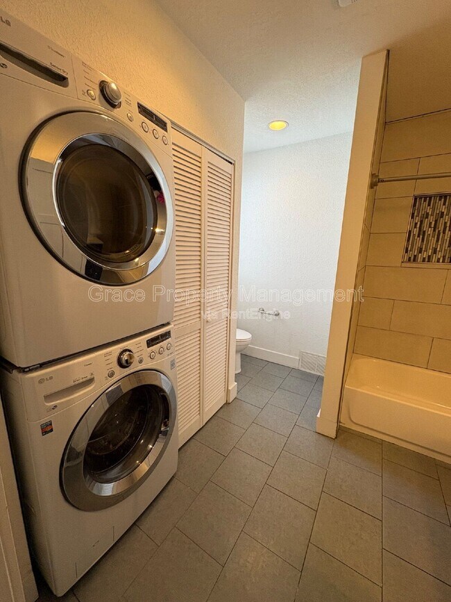 Building Photo - 2900 Pontiac St