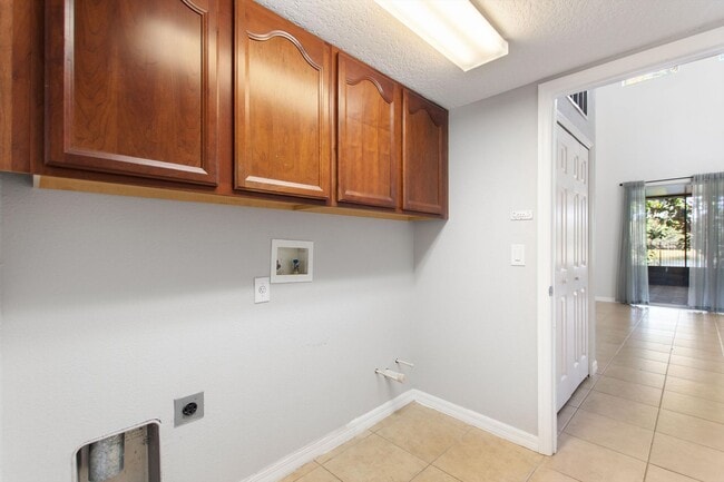 Building Photo - Spacious and beautifully maintained 5-bedroom, 3.5-bathroom two-story home