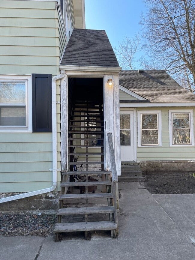 Building Photo - 1214 S Dewey St