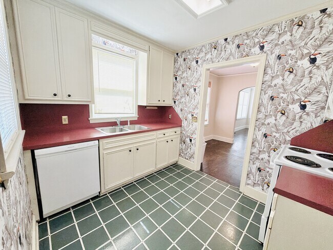 Building Photo - 409 9th St