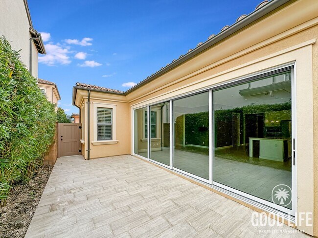 Building Photo - Stunning 3Bd/3.5Ba Home in Irvine w/Large Patio, Modern Design and 2 Master Suites!