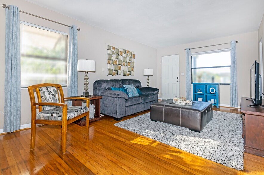 Primary Photo - 5762 2nd Ave N