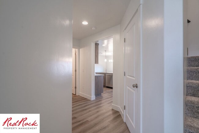 Building Photo - Private 4 Bedroom Corner Unit
