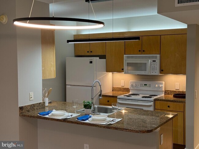 Building Photo - 616 E Street NW Unit 308