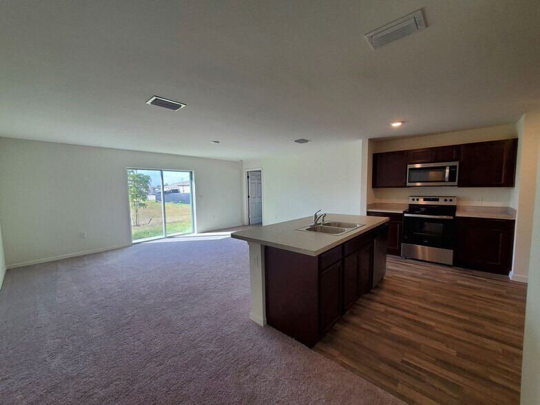 Building Photo - 4/2/2  with a $500 Move in Special