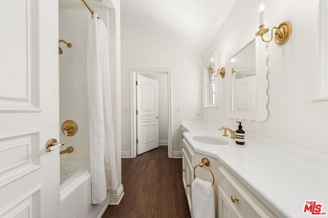 Building Photo - 515 S Westgate Ave