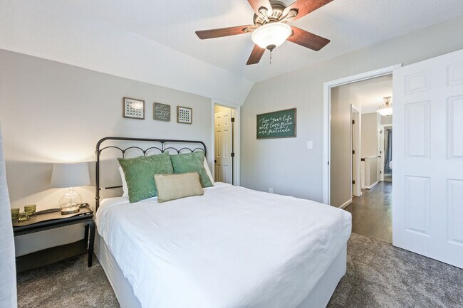 Building Photo - 13 Windfield Dr