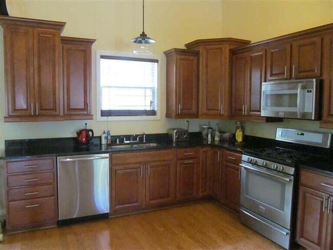 Building Photo - 382 Preston Ave