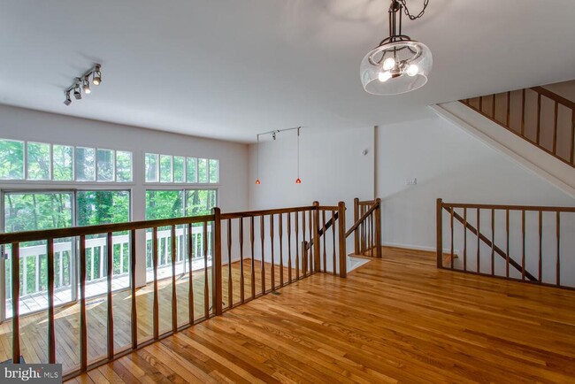 Building Photo - 11121 Watermans Dr
