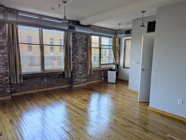 Building Photo - 325 Lafayette St