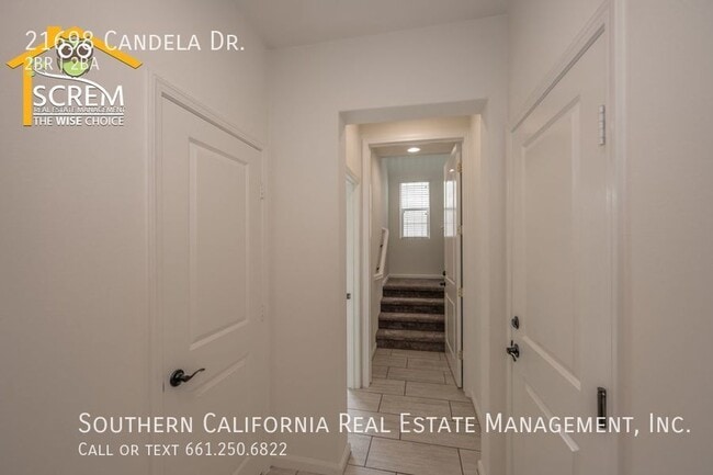 Building Photo - Updated Two Bedroom Detached Home in Gated...