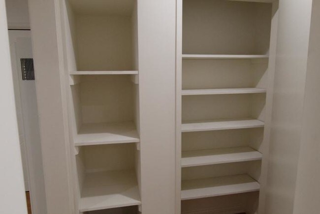 Building Photo - 1 bedroom in Los Angeles CA 90027