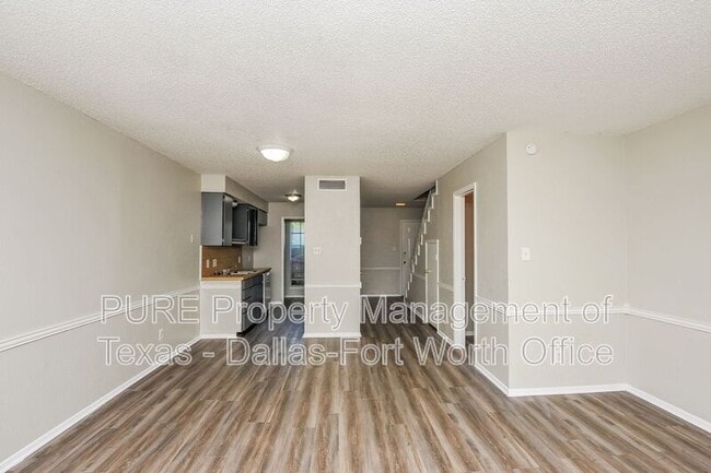 Building Photo - 1128 Highbush Dr