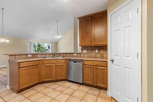 Building Photo - 4953 Sunset Ridge Dr