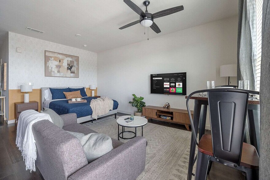 Building Photo - 2232 Empire Central Dr