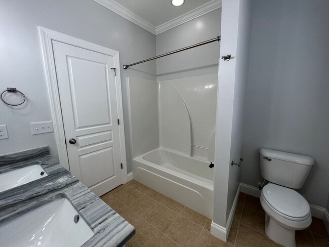 Building Photo - Gorgeous 3 Bed 2.5 Bath Home in Fayetteville