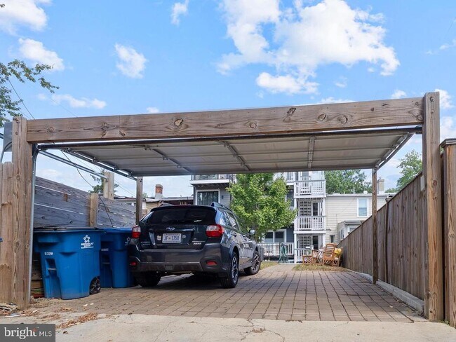 Building Photo - 210 Varnum St NW