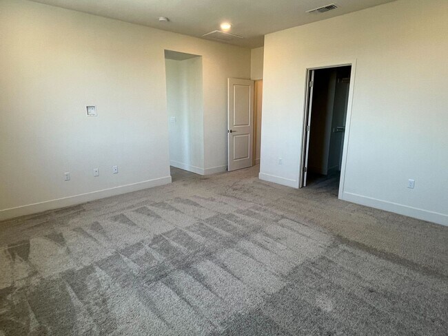 Building Photo - Move-In Special! Get 2 Weeks Free on Secon...
