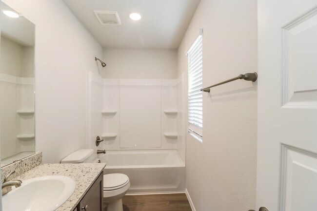 Building Photo - 5620 Poinsettia Pl