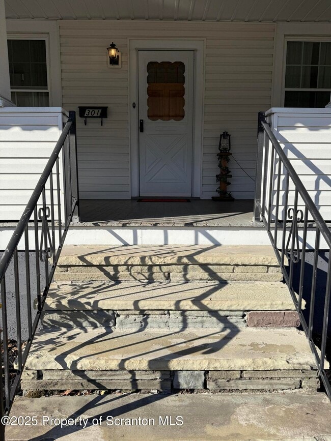 Building Photo - 301 Monument Ave