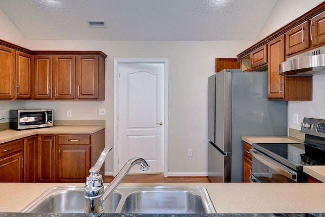 Building Photo - Easy Single Floor Living