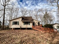 Building Photo - Outstanding 3 Bed 3 Bath Riverfront Home w...