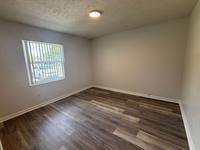 Building Photo - 3903 W 22nd St