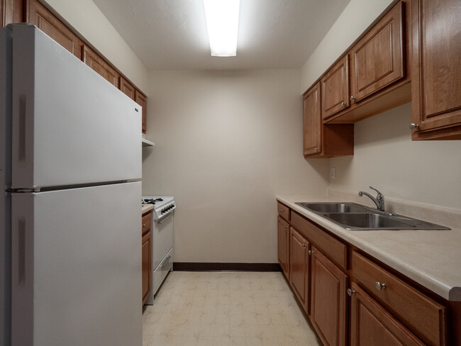 Well-Equipped Kitchen - Statevue Apartments