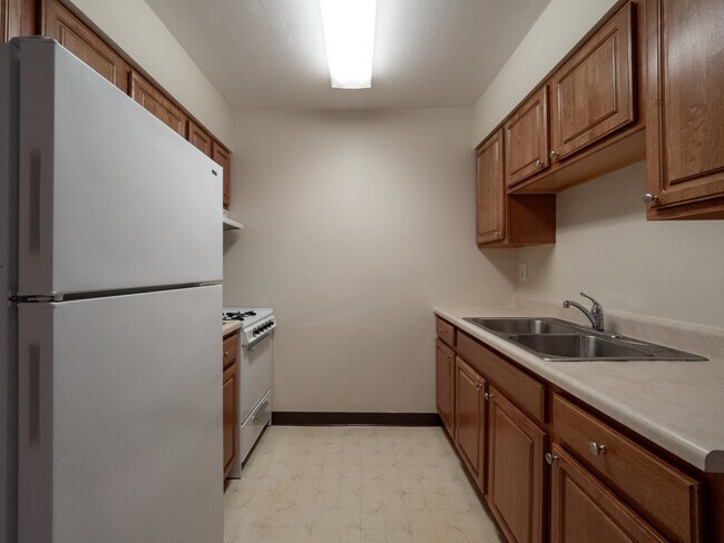 Well-Equipped Kitchen - Statevue School Apartments