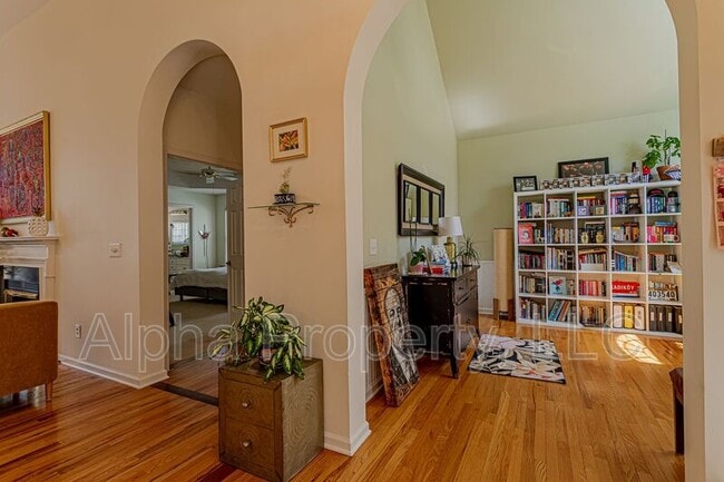 Building Photo - 209 Birchleaf Ln