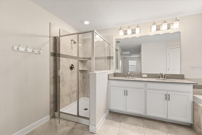 Building Photo - 9131 Cut Shot Dr