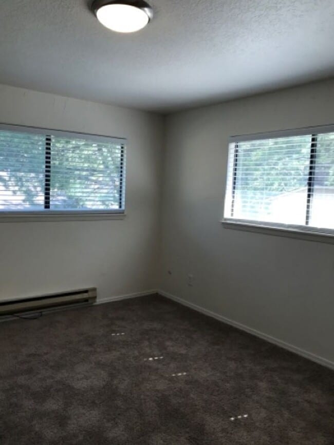 Building Photo - 759 Meadows Dr